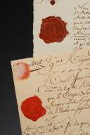 Lot de deux certificats, 1794 : CERTIFICAT DE DÉCÈS DU CITOYEN LAURENT DESCOUDRÉ (DESCOUDRET), tambour major, 29ème régiment d'Infanterie, le 4 floréal an 2 (23 avril 1794) ; CERTIFICAT DE BLESSURES POUR GABRIEL JACOB, volontaire de la 7ème Cie du 2ème bataillon du 83ème Régiment d'Infanterie, 3 frimaire an 3 (23 novembre 1794). 18910-54