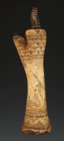 Photo 3 : POWDER FLASK IN ENGRAVED STAG WOOD, Germany, late 18th - early 19th century. 33159