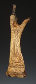 Photo 5 : POWDER FLASK IN ENGRAVED STAG WOOD, Germany, late 18th - early 19th century. 33159