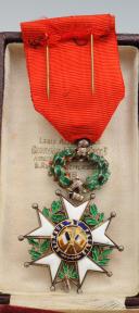Photo 2 : KNIGHT'S CROSS OF THE LEGION OF HONOUR, 1871-1946, jeweler's production, Third Republic. 26416-8