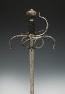 Photo 4 : IRON SWORD WITH MULTI-BRANCH GUARD CALLED “RAPIER”, 16th century. 25876
