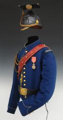 Photo 9 : UNIFORME D'OFFICIER DE LANCIERS DE LA GARDE IMPÉRIALE EN PETITE TENUE, modèle 1856, Second Empire. 26893