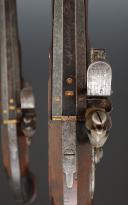 Photo 10 : PAIRE DE PISTOLETS À SILEX D'OFFICIER DE LA MANUFACTURE DE VERSAILLES, SIGNÉS « NICOLAS BOUTET », Premier Empire. 30232