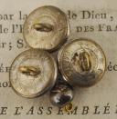 Photo 2 : LOT OF FOUR BUTTONS FOR OFFICER'S DOLMAN AND KEPI OF THE IMPERIAL GUARD CHASSEURS À CHEVAL, Second Empire. 30685-11