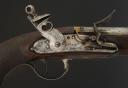 Photo 3 : PAIRE DE PISTOLETS D'OFFICIER D'ÉTAT-MAJOR DES PLACES SIGNÉS « VERSAILLES », Consulat - Premier Empire. 30233