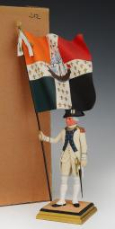 GEORGES FOUILLÉ, peintre de la Marine (1909-1994) : PORTE-DRAPEAU D'INFANTERIE AU RÉGLEMENT DE 1780 DU RÉGIMENT DE ROYAL DES VAISSEAUX, XXème siècle. 33369