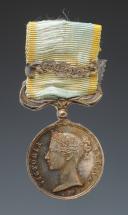 RÉDUCTION DE LA MÉDAILLE BRITANNIQUE DE LA CAMPAGNE DE CRIMÉE, créée en 1854, Second Empire. 30394