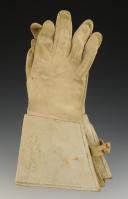 PAIRE DE GANTS TROUPE AYANT APPARTENU À JEAN-BAPTISTE DUCROT, CENT GARDES DE L'EMPEREUR NAPOLÉON III, Second Empire. 33564