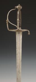 Photo 4 : STRONG CAVALRY SWORD OF THE WALLOON AND DRAGOON REGIMENTS, Former Monarchy, circa 1695. 32173.