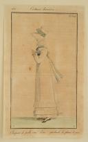 Photo 1 : GRAVURE : COSTUME PARISIEN 1816, CHAPEAU DE PAILLE ORNÉ D'UNE GUIRLANDE DE PLUMES DE PAON.