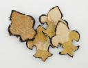 Photo 2 : TROIS FLEURS DE LYS POUR ORNEMENT DE RETROUSSIS D'UNIFORME, Restauration. 26209