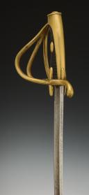Photo 7 : SABRE DE CAVALERIE LÉGÈRE SIGNÉ DE LA MANUFACTURE DE VERSAILLES, modèle An XI (1802), Premier Empire. 33465-2