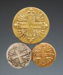 LOT OF THREE UNIFORM BUTTONS FROM THE MOUSQUETAIRES OF THE KING'S MILITARY HOUSE, Restoration period. 29277