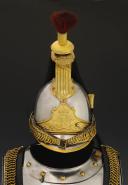 Photo 2 : CASQUE ET CUIRASSE DU SECOND RÉGIMENT DE CUIRASSIERS DE LA GARDE IMPÉRIALE, modèle 1854, Second Empire. 27724/27725