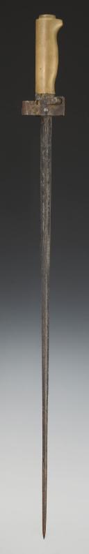 Photo 2 : BAÏONNETTE POUR FUSIL LEBEL, modèle 1886 transformé par suppression du quillon, Troisième République. 32546