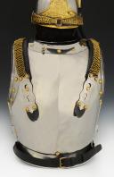 Photo 3 : CASQUE ET CUIRASSE DU SECOND RÉGIMENT DE CUIRASSIERS DE LA GARDE IMPÉRIALE, modèle 1854, Second Empire. 27724/27725