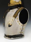 Photo 5 : CASQUE ET CUIRASSE DU SECOND RÉGIMENT DE CUIRASSIERS DE LA GARDE IMPÉRIALE, modèle 1854, Second Empire. 27724/27725