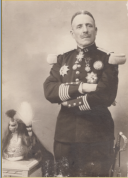 Photo 2 : SABRE D'OFFICIER DE CAVALERIE DU ROYAUME-UNI modèle 1821, ayant appartenu AU COLONEL Philippe Roger GOMBAUD DE SÉRÉVILLE, commandant le 12e régiment de cuirassiers, Règne de Georges V, vers 1910.