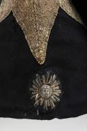 Photo 4 : BONNET DE POLICE DE PETITE TENUE ES GARDES DU CORPS DU ROI, compagnie de Luxembourg, modèle 1820, Restauration (1820-1830). 29807