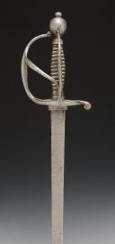 Photo 3 : SABRE D'OFFICIER DE DRAGONS, modèle de 1767, Ancienne Monarchie, règne de Louis XV et Louis XVI, 1767 à 1783 34586
