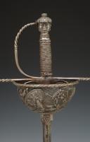 SPECTACULAR RAPIER IN THE STYLE KNOWN AS "À TAZA" IN IRON, Second half of the 19th century. 30275