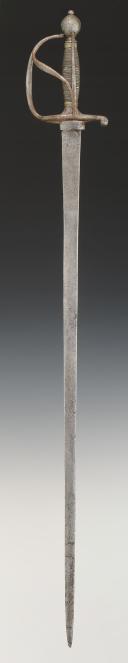 Photo 3 : SABRE DE CAVALERIE OU DE DRAGONS, modèle 1767, Ancienne Monarchie, règne de Louis XV et Louis XVI, 1767 à 1783. 34587