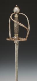 Photo 5 : SABRE DE CAVALERIE OU DE DRAGONS, modèle 1767, Ancienne Monarchie, règne de Louis XV et Louis XVI, 1767 à 1783. 34587
