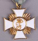 Photo 1 : 93 Croix de chevalier de 1ère classe sans glaive, de l’Ordre de Frédérick du Würtemberg, modèle 1856, ayant appartenu à de Frédéric Monnier (1834-1884). Würtemberg. Second Empire.