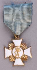 Photo 2 : 93 Croix de chevalier de 1ère classe sans glaive, de l’Ordre de Frédérick du Würtemberg, modèle 1856, ayant appartenu à de Frédéric Monnier (1834-1884). Würtemberg. Second Empire.
