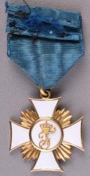Photo 3 : 93 Croix de chevalier de 1ère classe sans glaive, de l’Ordre de Frédérick du Würtemberg, modèle 1856, ayant appartenu à de Frédéric Monnier (1834-1884). Würtemberg. Second Empire.