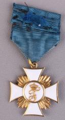 Photo 4 : 93 Croix de chevalier de 1ère classe sans glaive, de l’Ordre de Frédérick du Würtemberg, modèle 1856, ayant appartenu à de Frédéric Monnier (1834-1884). Würtemberg. Second Empire.