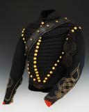 Photo 5 : DOLMAN, CORDON RAQUETTES, GIBERNE ET SABRETACHE DE LIEUTENANT DU 7ème RÉGIMENT DE HUSSARDS en tenue de campagne, vers 1845, Monarchie de Juillet. 33607