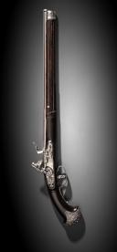 Photo 2 : Pistolet d’arçon à silex, à deux canons superposés et second tir dissimulé, par Giovanni Valetti, Brescia, vers 1660-1670, d’une paire ayant appartenu au Roi Louis XIV, intégrée dans l’inventaire des Armes Royales sous le numéro 372 à partir de 1717.  COLLECTION PHILIPPE MISSILLIER, Étude Giquello, Drouot - salles 5-6, les 6 & 7 mars 2025