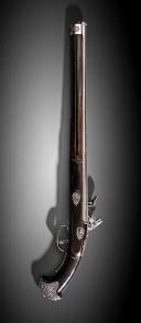 Photo 3 : Pistolet d’arçon à silex, à deux canons superposés et second tir dissimulé, par Giovanni Valetti, Brescia, vers 1660-1670, d’une paire ayant appartenu au Roi Louis XIV, intégrée dans l’inventaire des Armes Royales sous le numéro 372 à partir de 1717.  COLLECTION PHILIPPE MISSILLIER, Étude Giquello, Drouot - salles 5-6, les 6 & 7 mars 2025