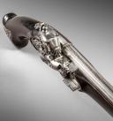 Photo 4 : Pistolet d’arçon à silex, à deux canons superposés et second tir dissimulé, par Giovanni Valetti, Brescia, vers 1660-1670, d’une paire ayant appartenu au Roi Louis XIV, intégrée dans l’inventaire des Armes Royales sous le numéro 372 à partir de 1717.  COLLECTION PHILIPPE MISSILLIER, Étude Giquello, Drouot - salles 5-6, les 6 & 7 mars 2025