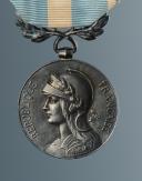 Photo 3 : MÉDAILLE COLONIALE AVEC AGRAFE « TUNISIE », juillet 1893.