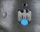 Photo 3 : 538	CASQUE DE LA HEER UN INSIGNE, modèle 1935.