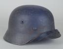 Photo 2 : 541	CASQUE DE LA LUFTWAFFE UN INSIGNE, modèle 1940.