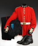 UNIFORME D'UN GARDE À PIED « IRISH GUARD » DE LA GARDE ROYALE BRITANNIQUE, Début années 2000. 33883R