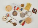 DOUZE INSIGNES DE SOUTIEN À L'ÉTAT FRANÇAIS DU MARÉCHAL PÉTAIN, Seconde Guerre Mondiale. 31760R