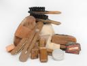 SET OF BRUSHES AND SOLDIERS' MAINTENANCE ITEMS, Second World War. 28355-2.