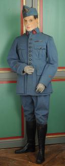 Photo 2 : UNIFORME COMPLET D'UN MARECHAL DES LOGIS DE L'ARTILLERIE DE MARINE.