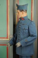 Photo 5 : UNIFORME COMPLET D'UN MARECHAL DES LOGIS DE L'ARTILLERIE DE MARINE.