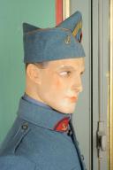 Photo 7 : UNIFORME COMPLET D'UN MARECHAL DES LOGIS DE L'ARTILLERIE DE MARINE.