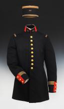 TUNIQUE ET KÉPI D'UN CAPITAINE DU 129ème RÉGIMENT D'INFANTERIE DU HAVRE, modèle 1931, Troisième République. 30515