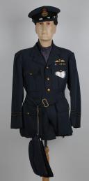 Photo 2 : 549	ENSEMBLE DU PILOTE DE LA ROYAL AIR FORCE, Colin Hodgkinson.