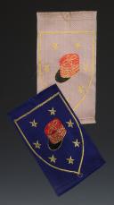 DEUX ÉCUSSONS DE L'ÉCOLE DES CADRE URIAGE GROUPEMENT 2 DES CHANTIERS DE JEUNESSE, modèle avec nom de la région; Seconde Guerre Mondiale. 31724R
