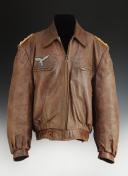 BLOUSON DE CUIR D'UN OFFICIER PILOTE DE L'ARMÉE DE L'AIR ALLEMANDE, Lederflieger Jacket eines Offiziers der Luftwaffe Seconde Guerre Mondiale. 28418R