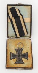 CROIX DE FER DE SECONDE CLASSE AVEC ÉTUI DE REMISE, Preussen Eisernes Kreuz 1914 2. Klasse im Schmucketui, modèle 1914. Première Guerre Mondiale. 33290