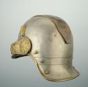 Photo 4 : CASQUE D'OFFICIER DE CUIRASSIER OU DE DRAGON MODÈLE 1872 modifié 1874, ADAPTÉ POUR LE SERVICE DES TRANCHÉES à partir de novembre 1914.